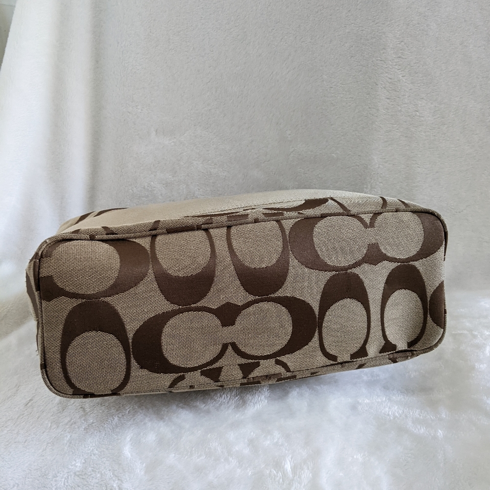 Coach Signature Hand bag - Picture 8 of 16